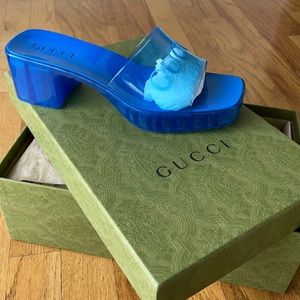 NWT! Women’s Gucci Slide (blue)